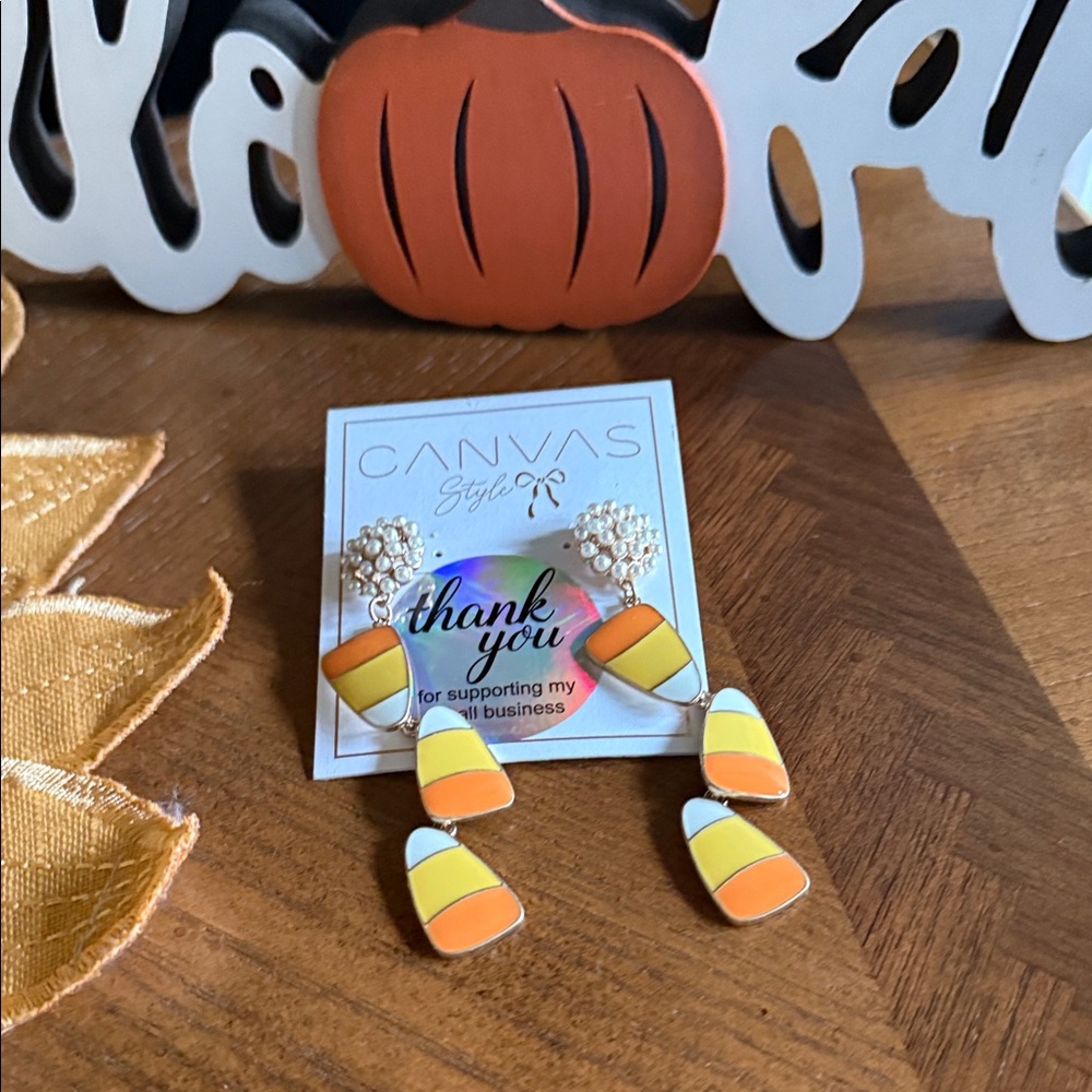 Canvas Style Candy Corn Dangle Earrings with Pearls NWT